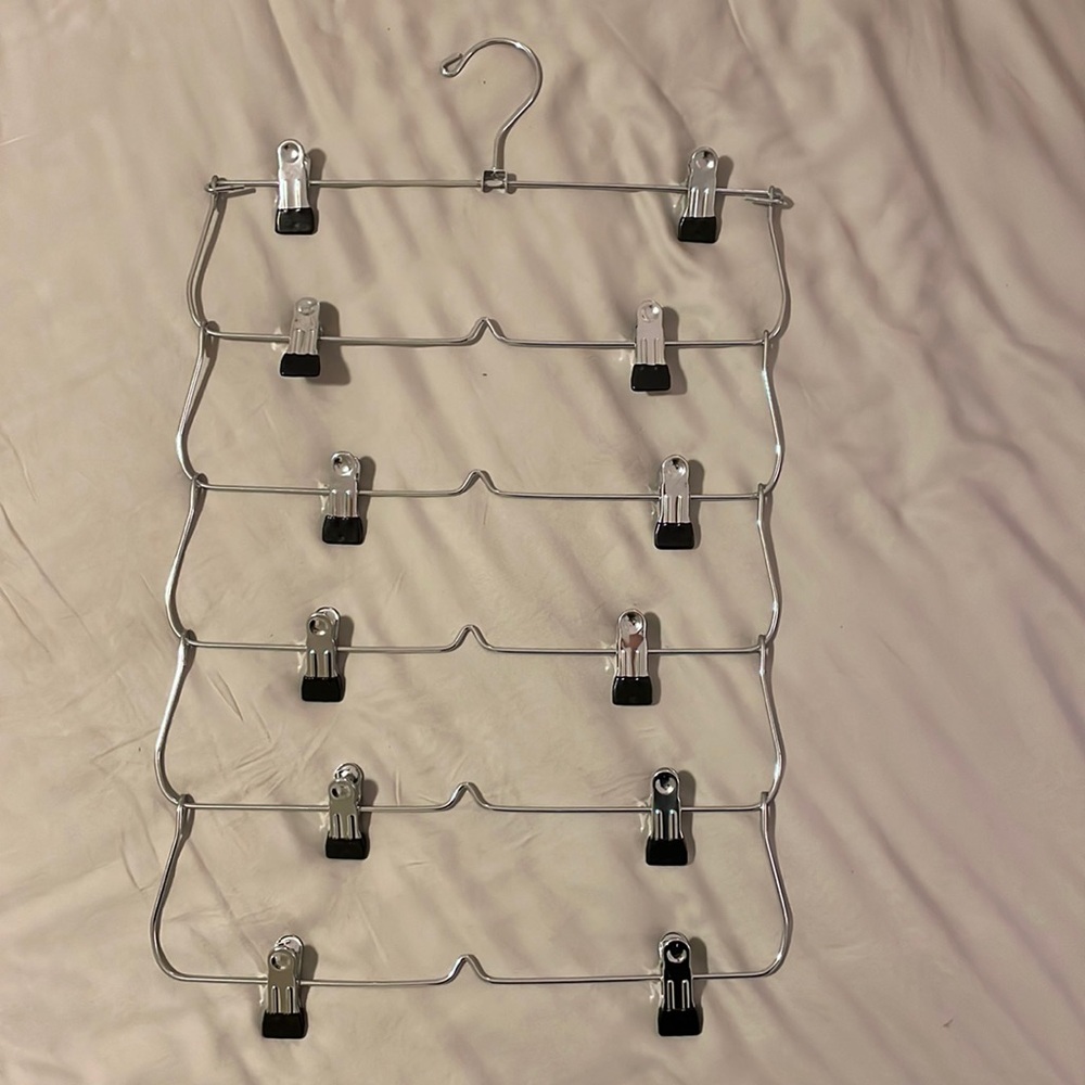 Skirt hanger